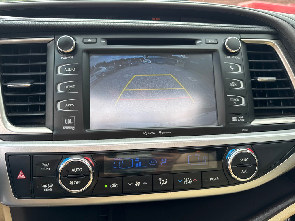 2014 Toyota Highlander Image 29