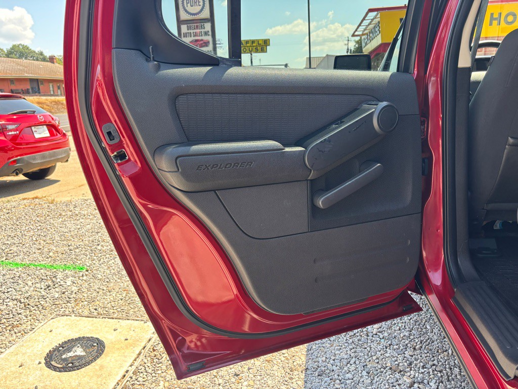 2010 Ford Explorer Image 11
