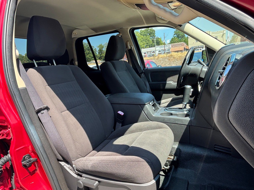 2010 Ford Explorer Image 17