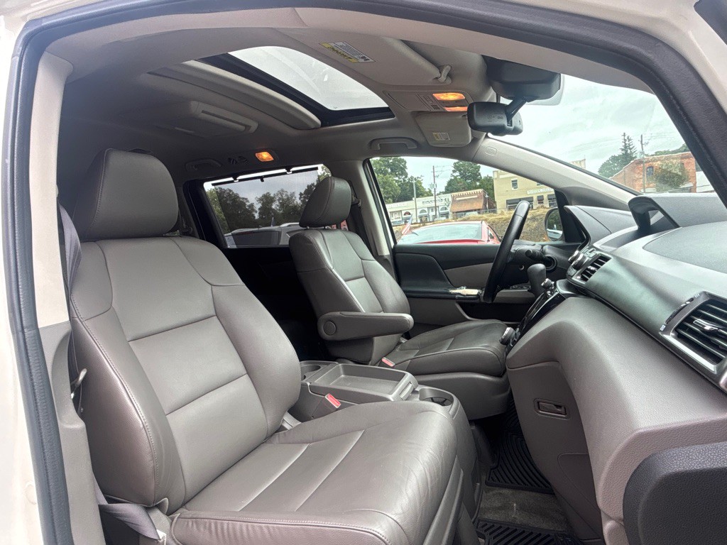2015 Honda Odyssey Image 18
