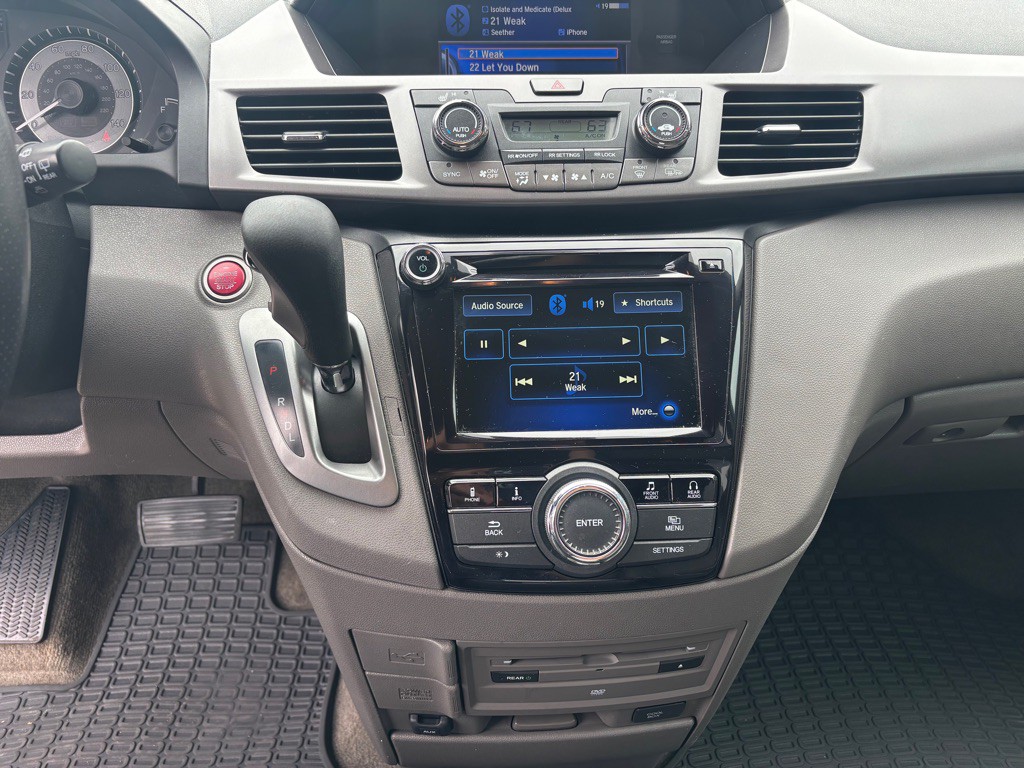 2015 Honda Odyssey Image 22