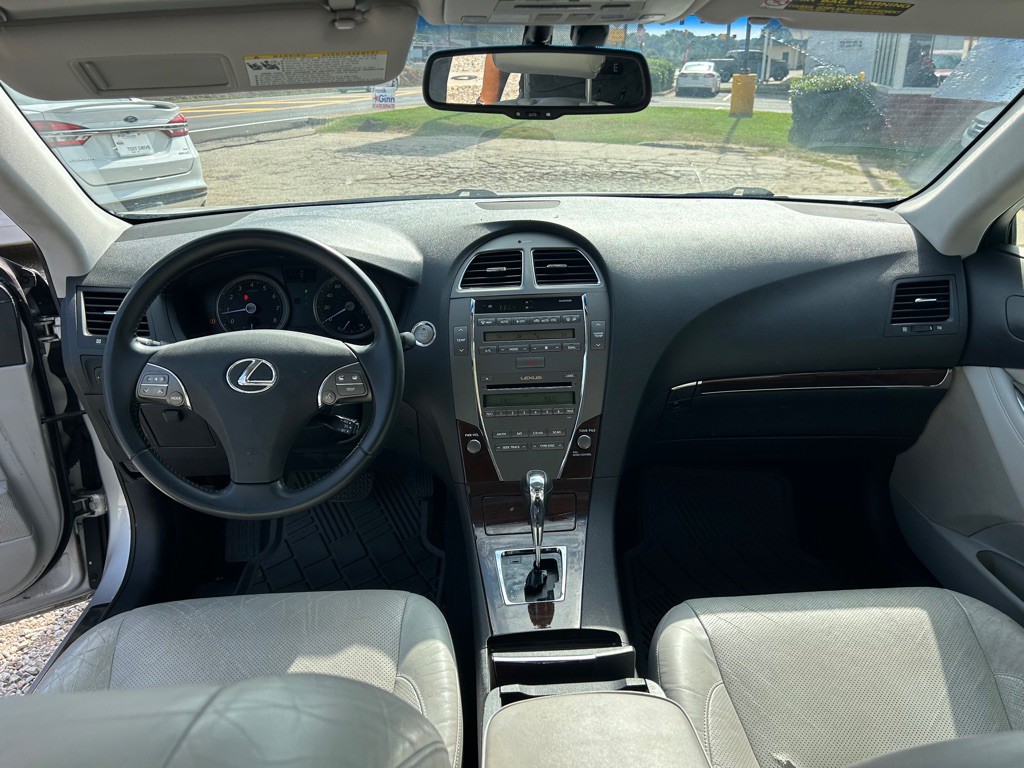 2010 Lexus ES Image 9