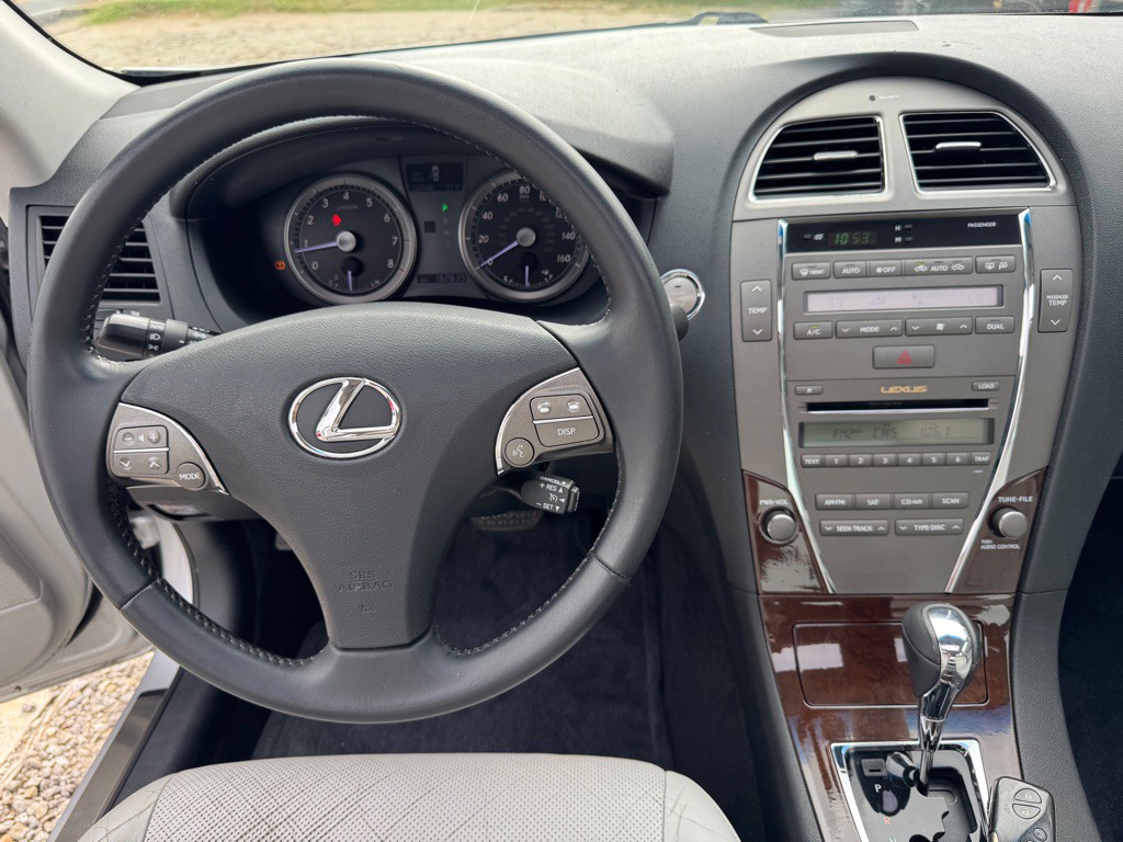 2010 Lexus ES Image 10