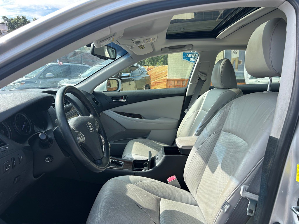 2010 Lexus ES Image 11