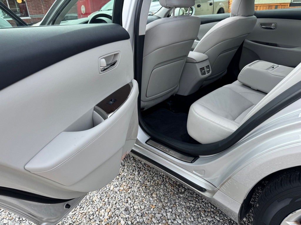 2010 Lexus ES Image 13