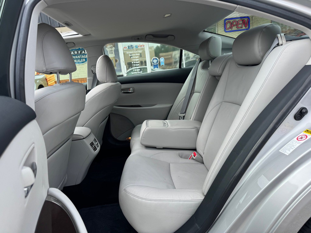 2010 Lexus ES Image 14