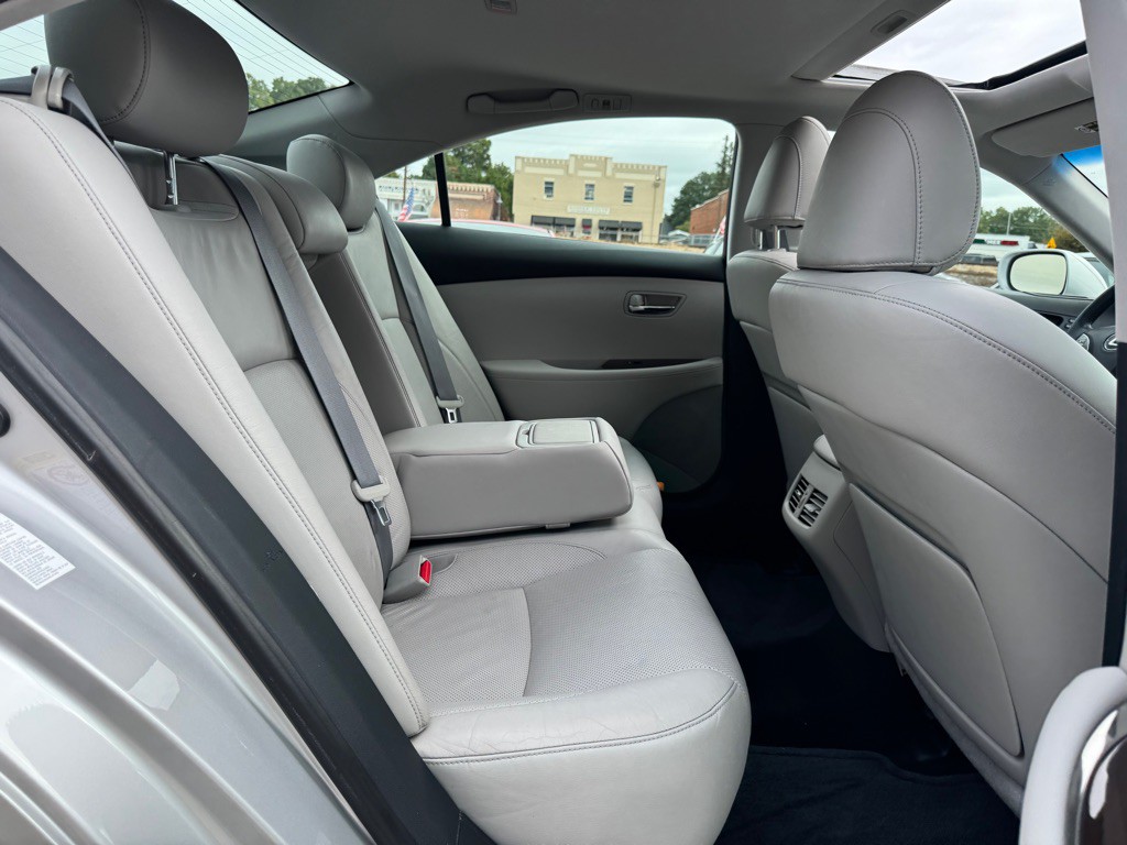 2010 Lexus ES Image 17