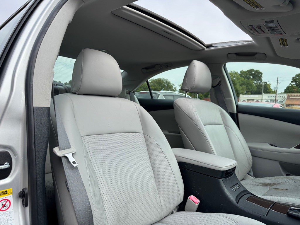 2010 Lexus ES Image 18