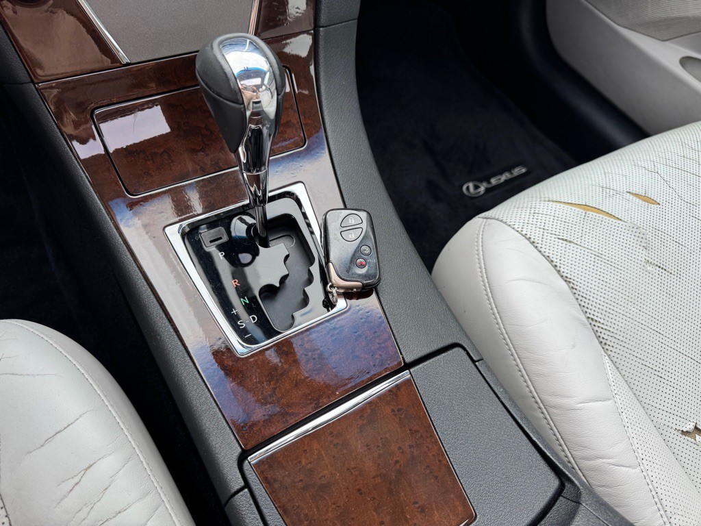 2010 Lexus ES Image 22