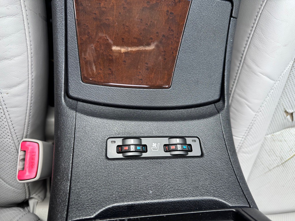 2010 Lexus ES Image 24