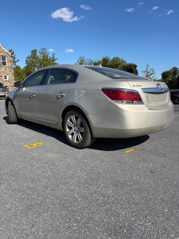 2011 Buick Lacrosse Image 4