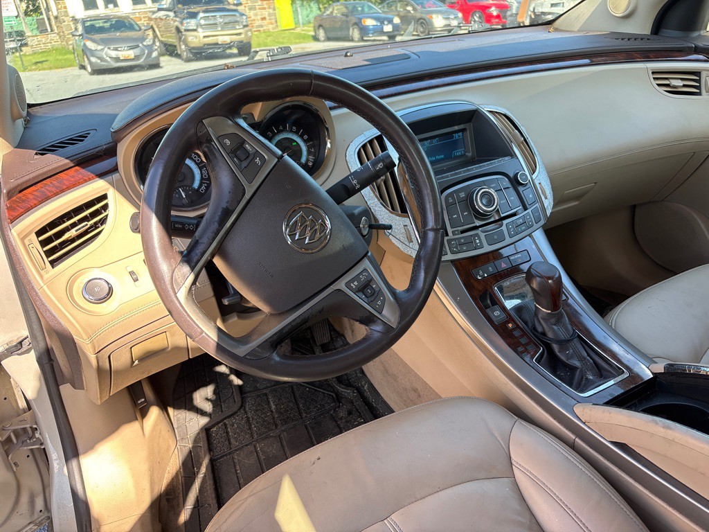 2011 Buick Lacrosse Image 6