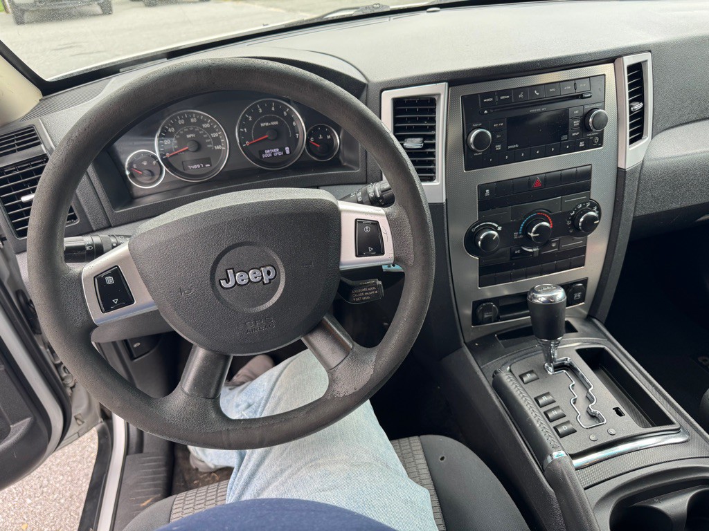 2010 Jeep Grand Cherokee Image 16