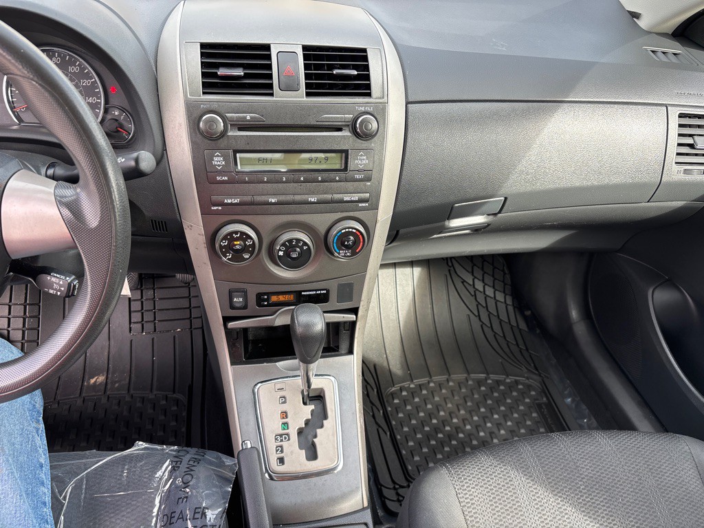 2011 Toyota Corolla Image 12