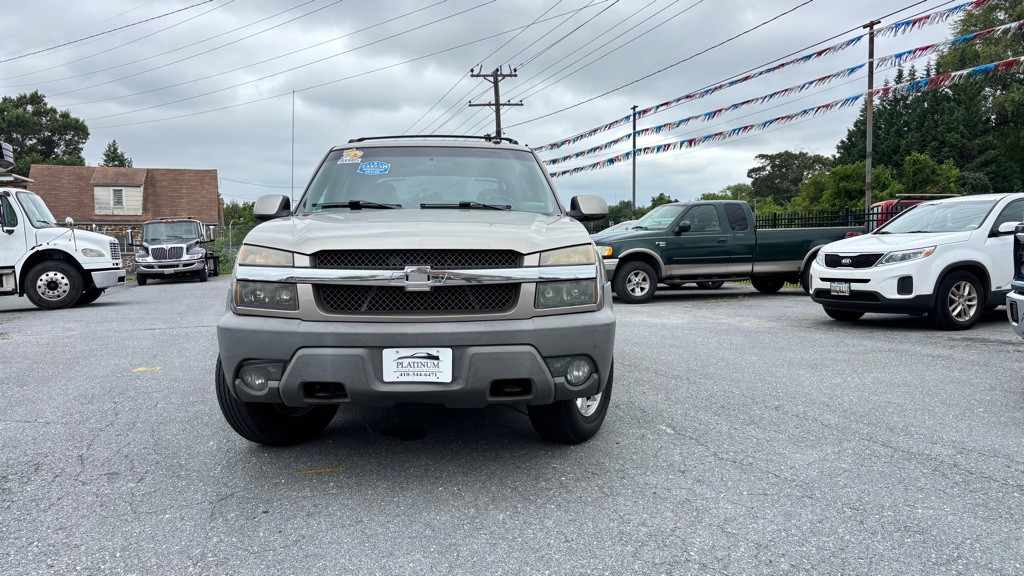 2002 Chevrolet Avalanche Image 2