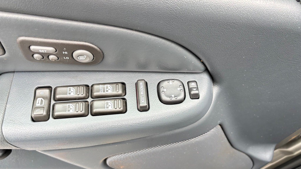 2002 Chevrolet Avalanche Image 8