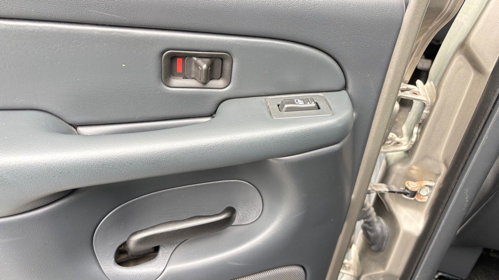 2002 Chevrolet Avalanche Image 9