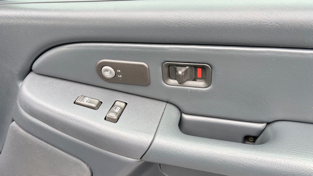 2002 Chevrolet Avalanche Image 10