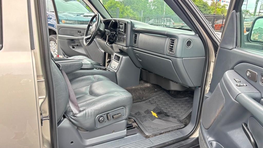2002 Chevrolet Avalanche Image 12
