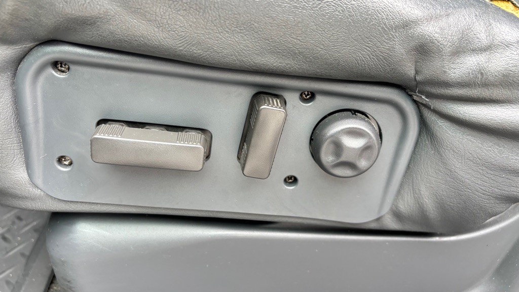 2002 Chevrolet Avalanche Image 14