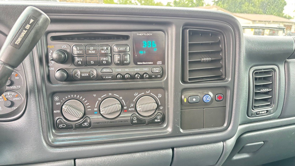 2002 Chevrolet Avalanche Image 17
