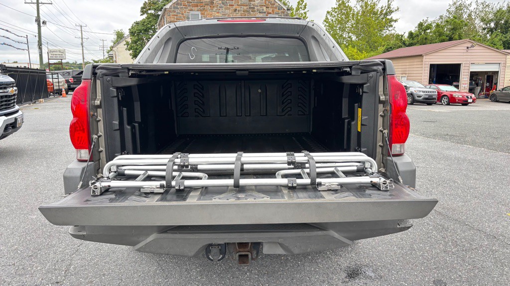 2002 Chevrolet Avalanche Image 23