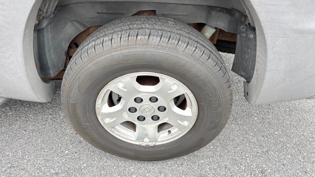 2002 Chevrolet Avalanche Image 24