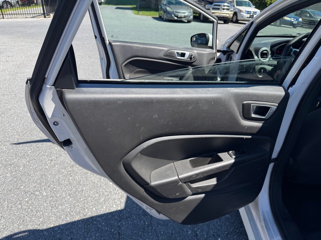 2016 Ford Fiesta Image 11