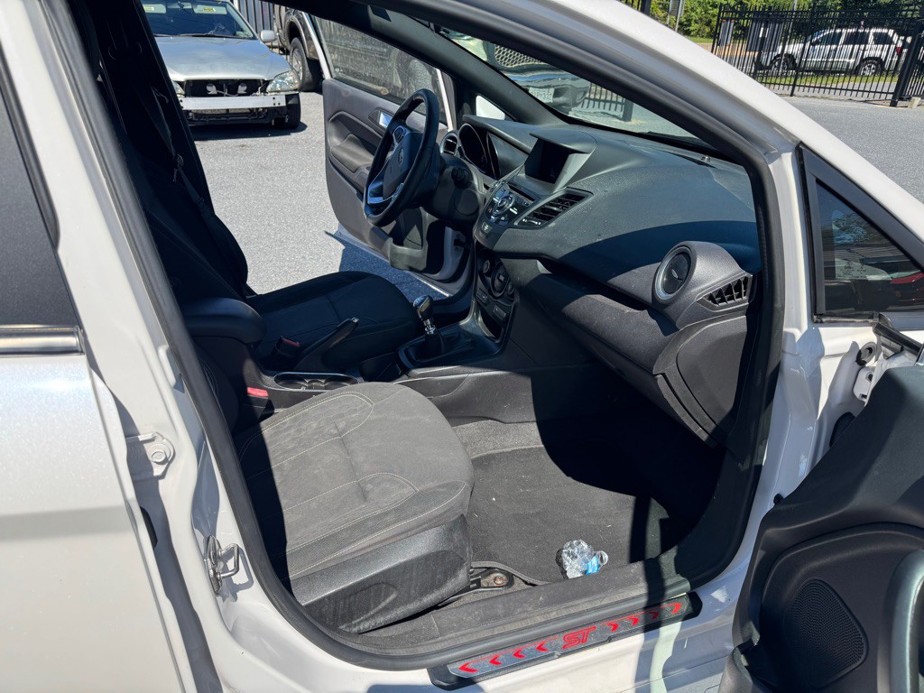 2016 Ford Fiesta Image 12