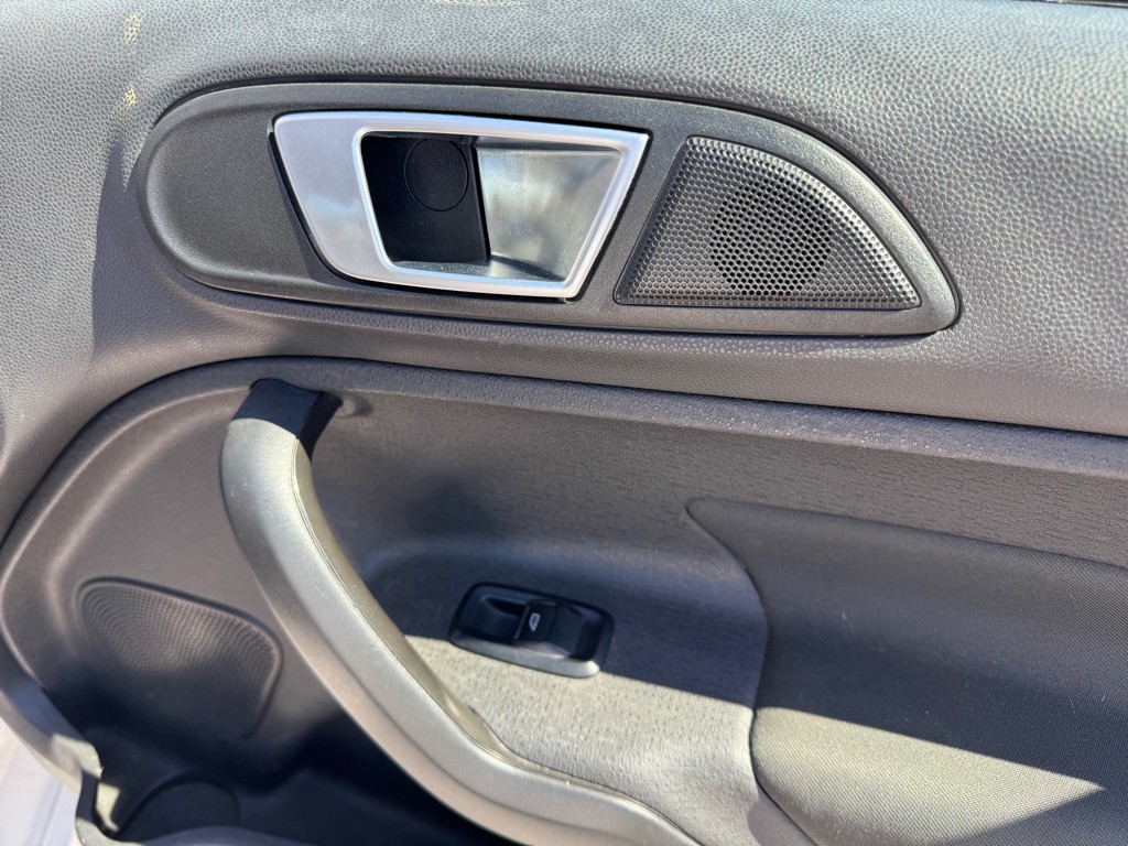 2016 Ford Fiesta Image 14