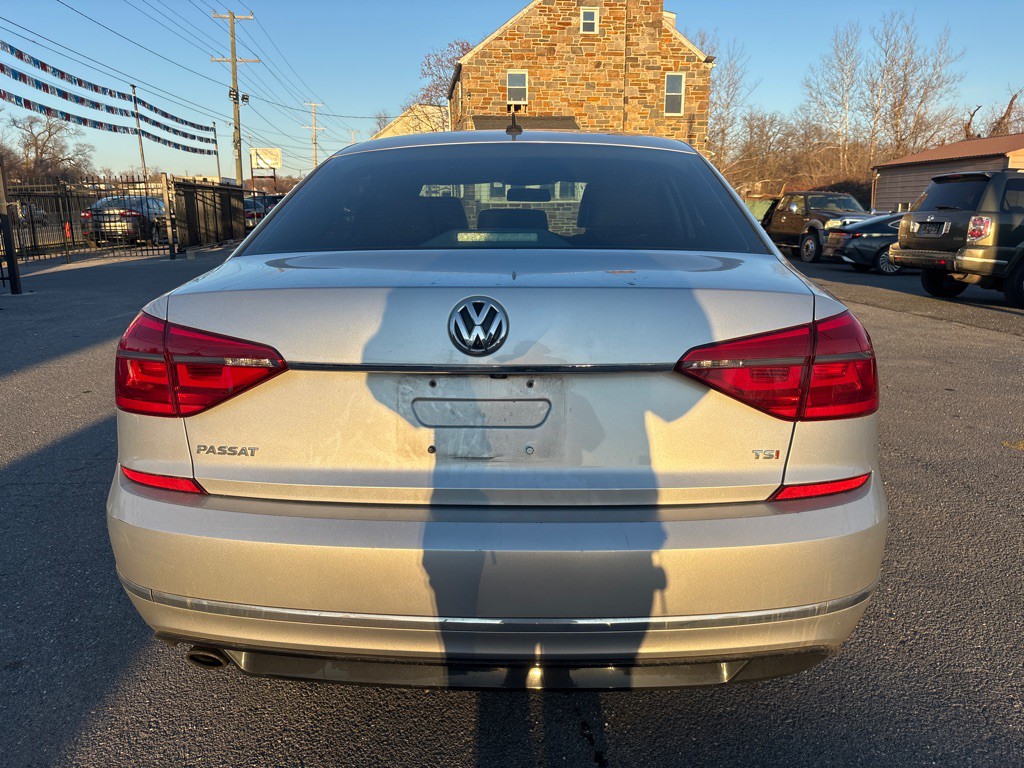 2016 Volkswagen Passat Image 5