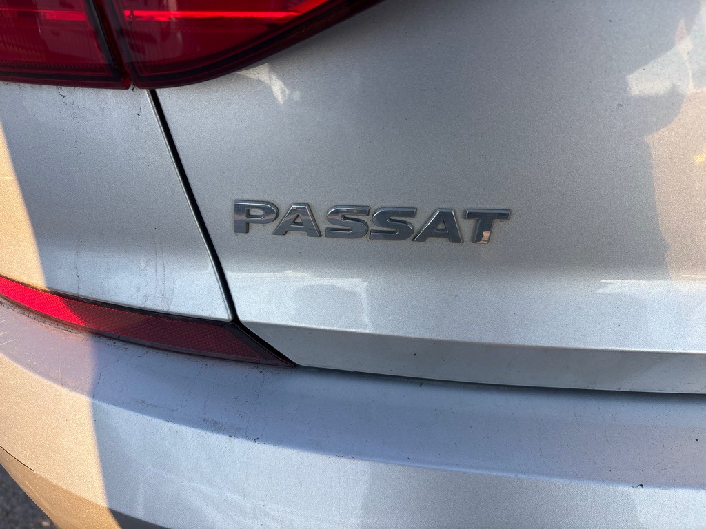 2016 Volkswagen Passat Image 6