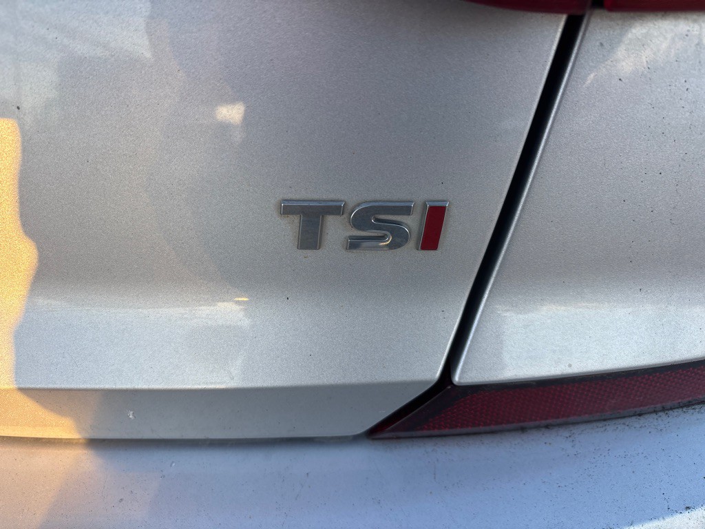 2016 Volkswagen Passat Image 7