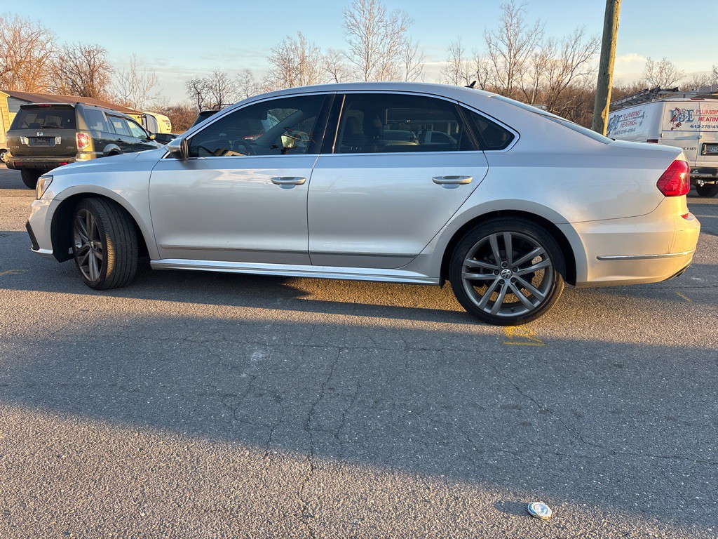 2016 Volkswagen Passat Image 8