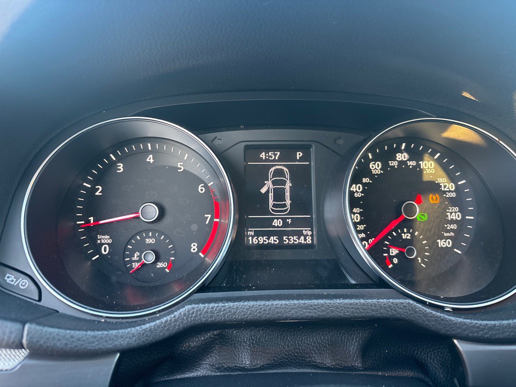 2016 Volkswagen Passat Image 9