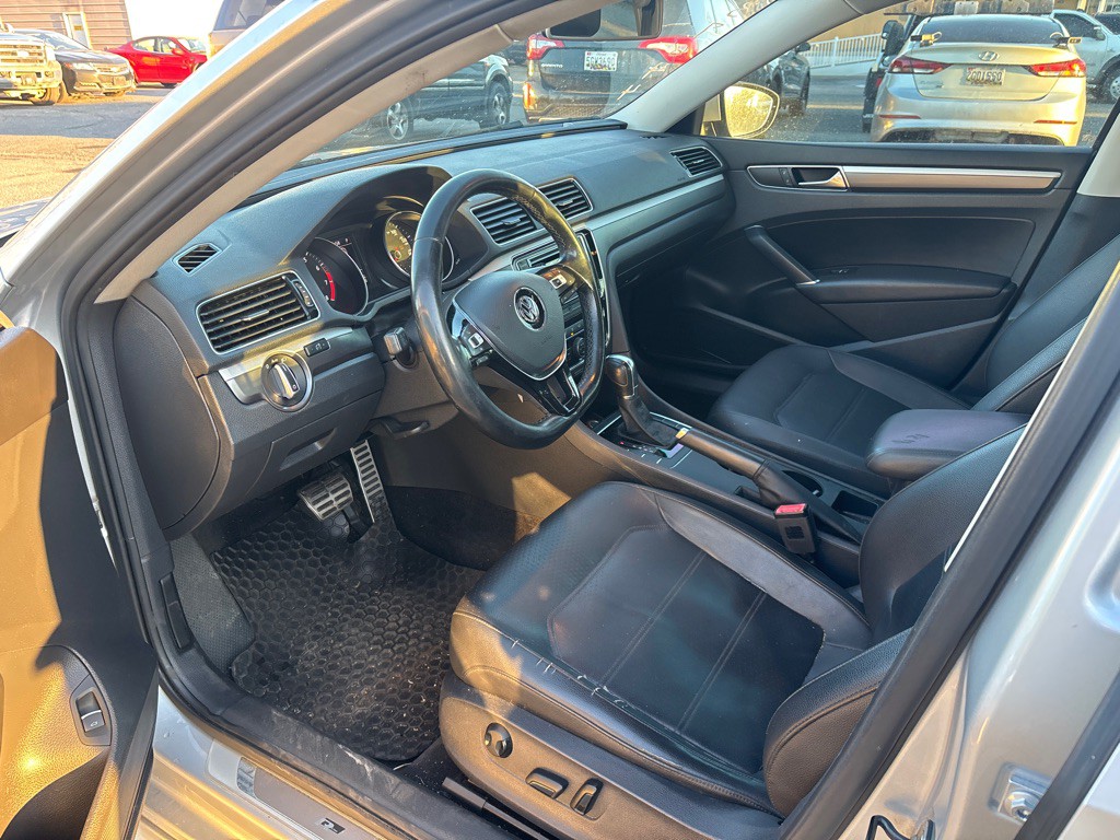 2016 Volkswagen Passat Image 13
