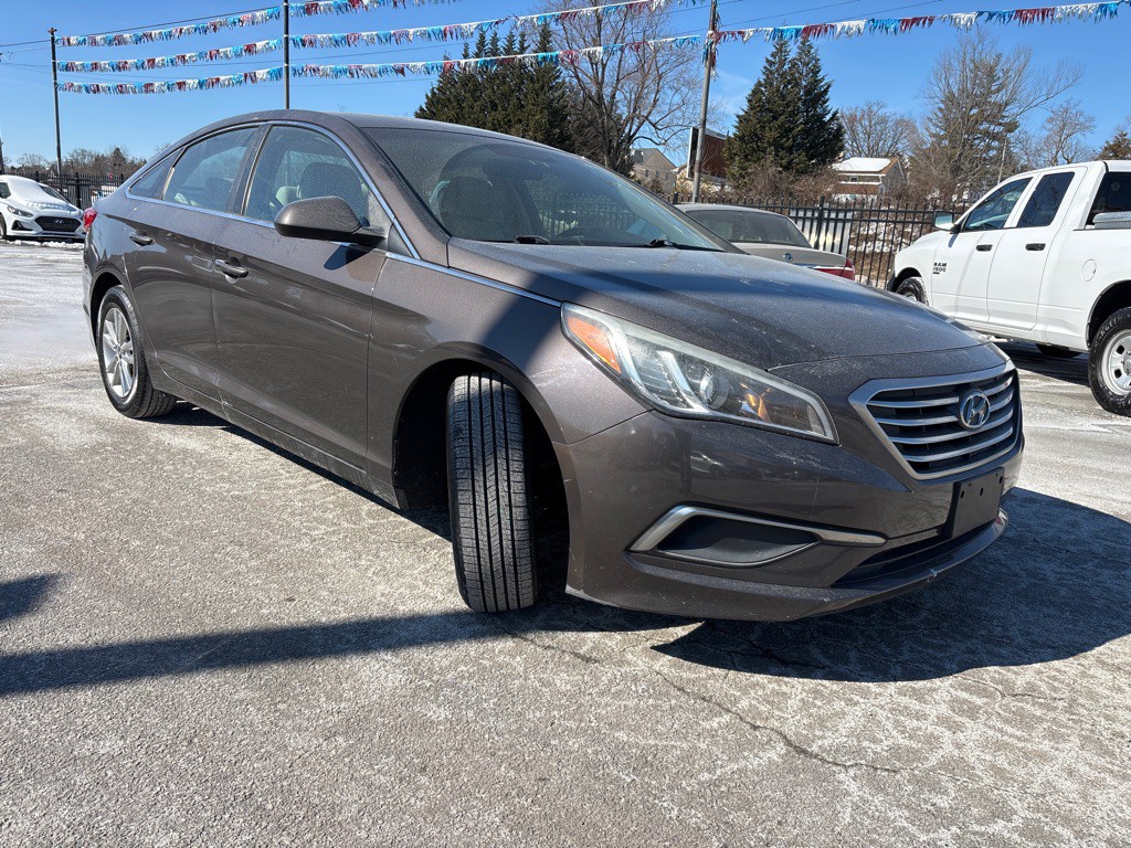 2017 Hyundai Sonata Image 2