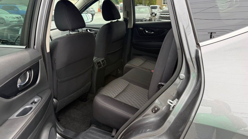 2017 Nissan Rogue Image 10