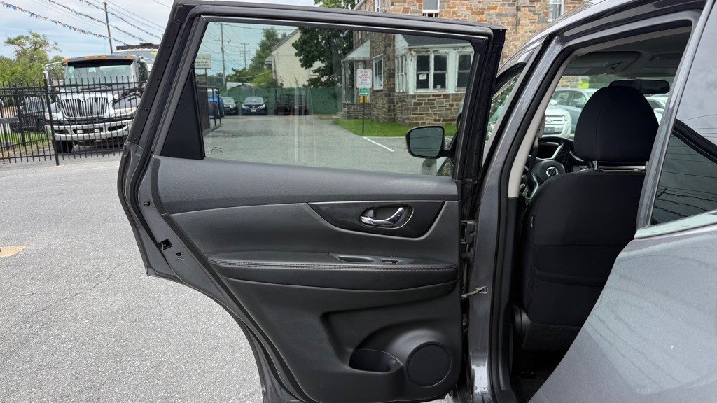 2017 Nissan Rogue Image 11