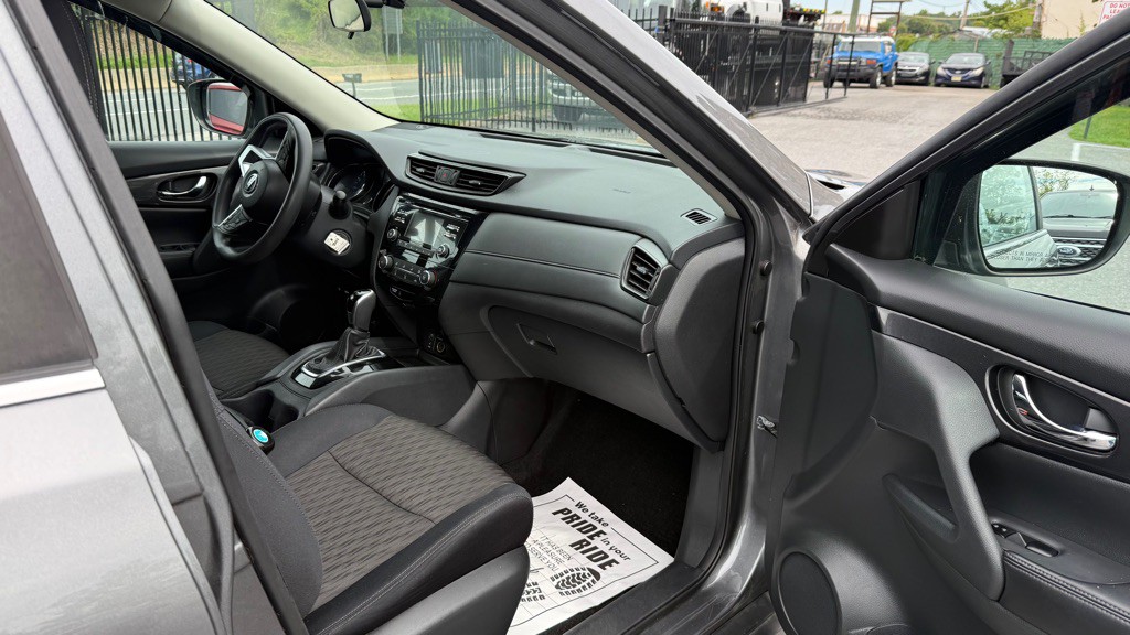 2017 Nissan Rogue Image 13