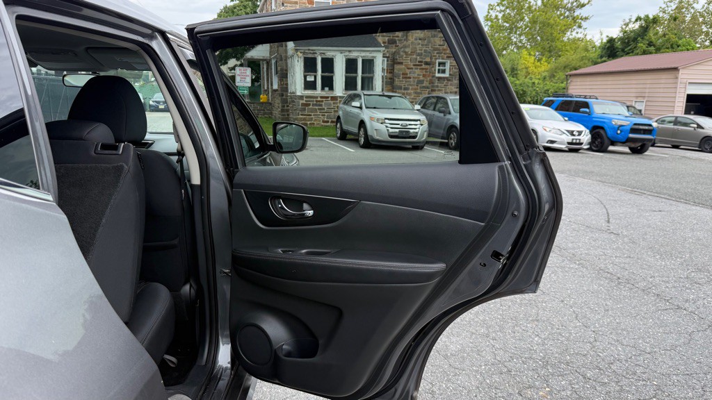 2017 Nissan Rogue Image 19