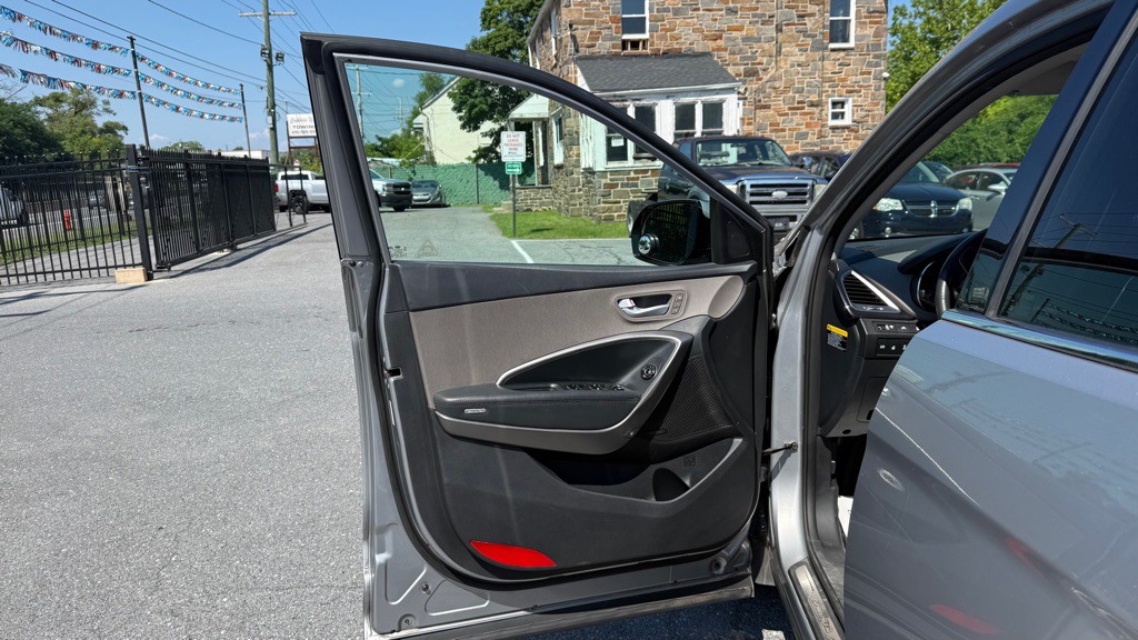 2015 Hyundai Santa Fe Image 9