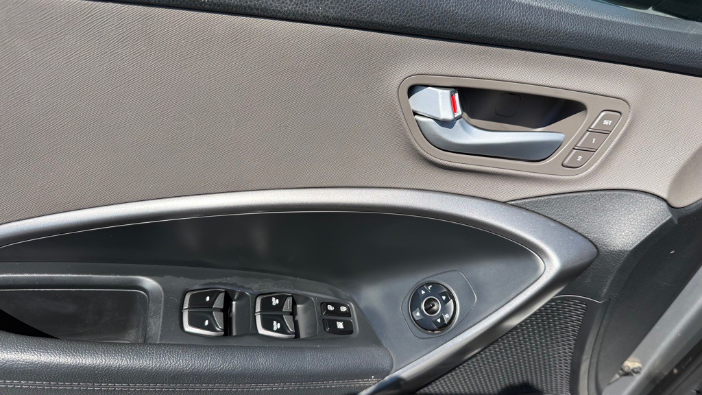2015 Hyundai Santa Fe Image 10
