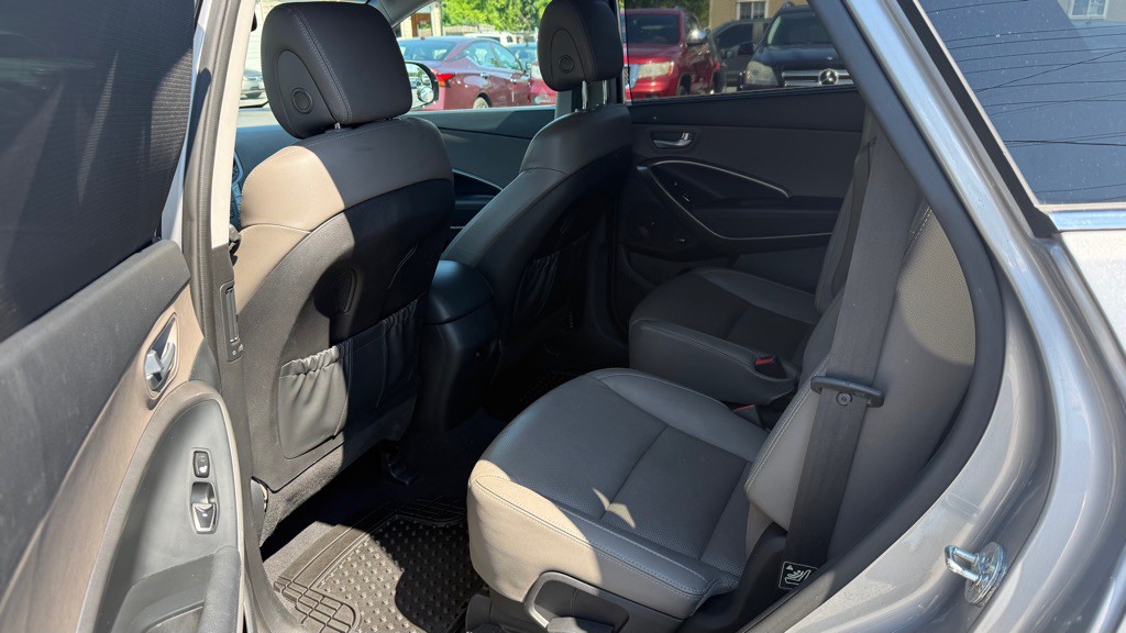2015 Hyundai Santa Fe Image 11
