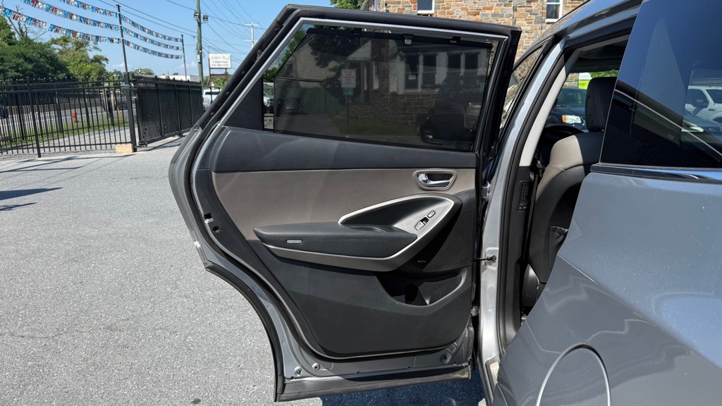 2015 Hyundai Santa Fe Image 12