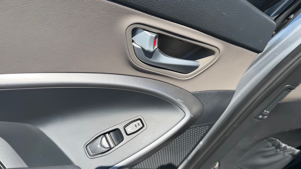 2015 Hyundai Santa Fe Image 13