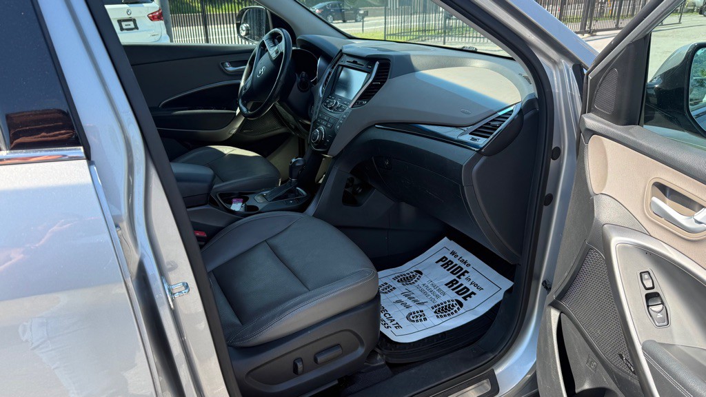 2015 Hyundai Santa Fe Image 14