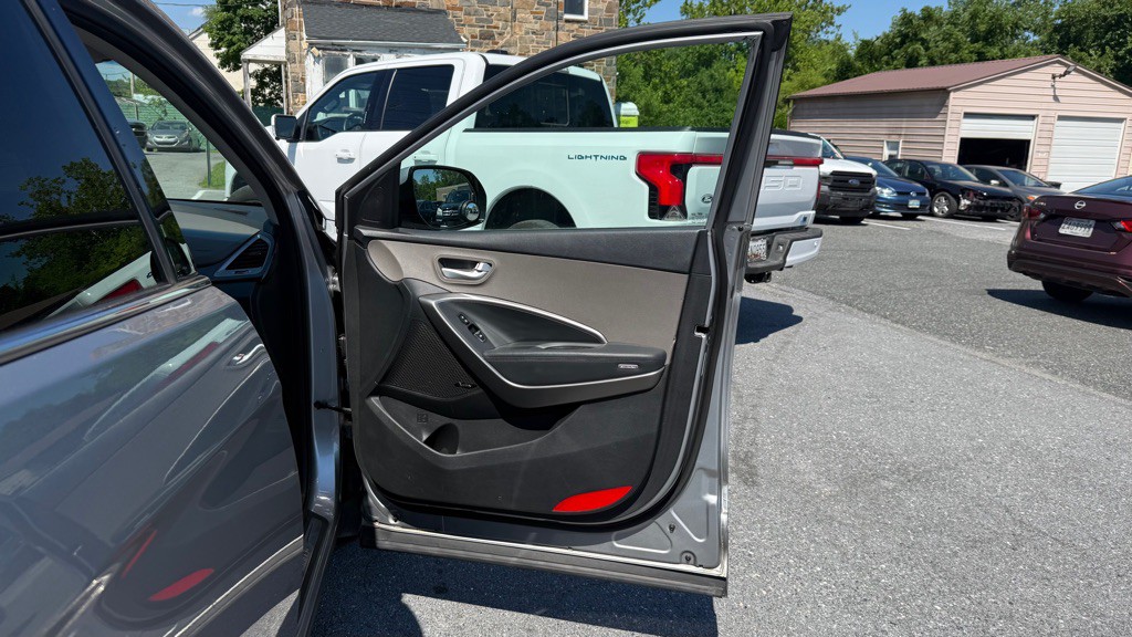 2015 Hyundai Santa Fe Image 16