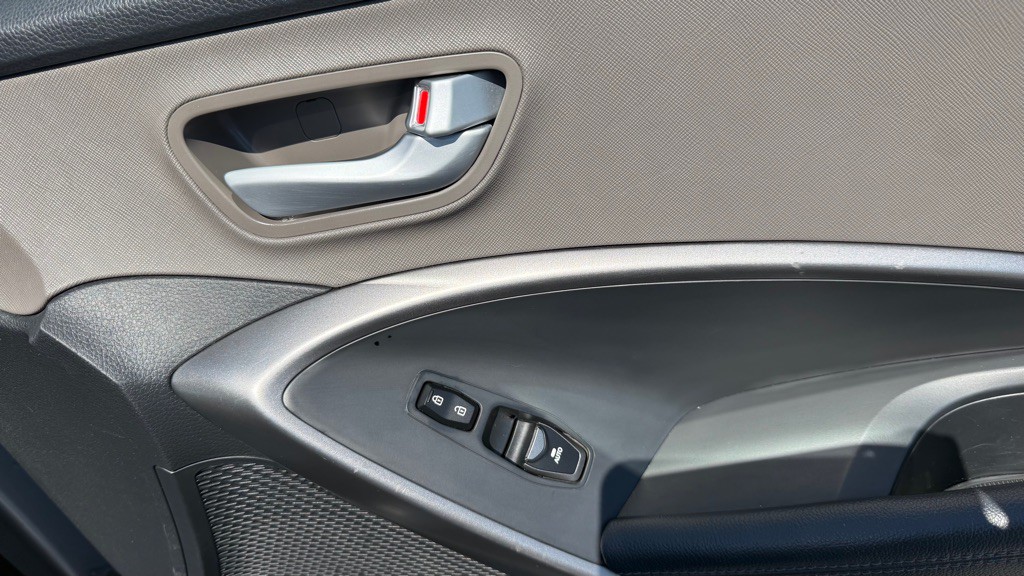 2015 Hyundai Santa Fe Image 17