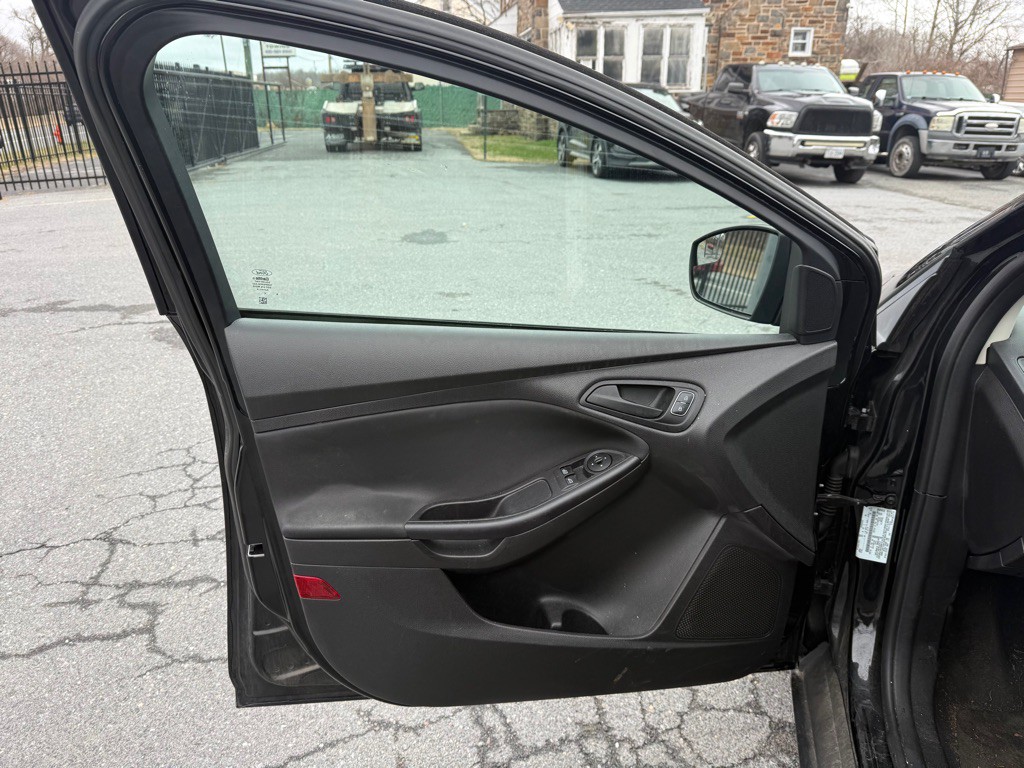 2015 Ford Focus Image 8